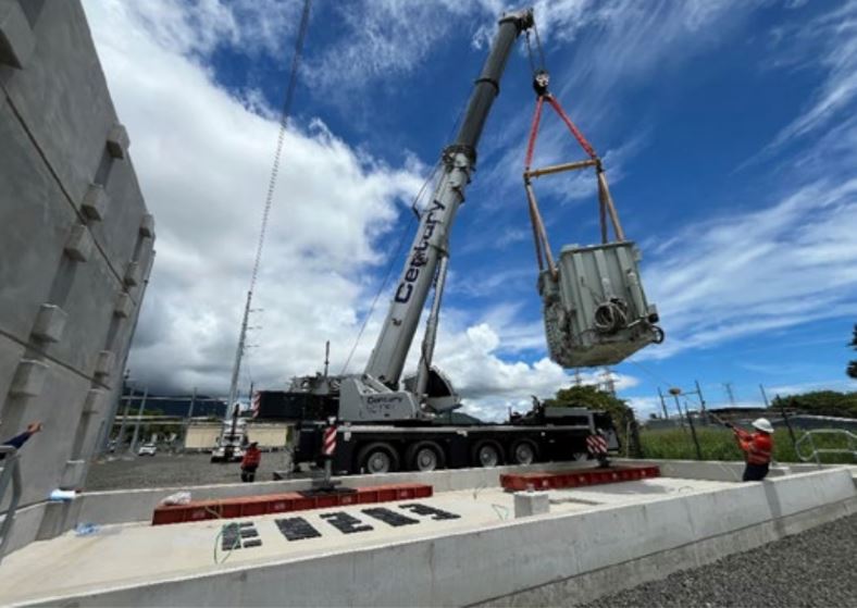 New transformer being installed at Powerlink’s Woree Substation site. 